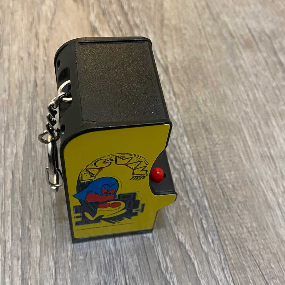 Pac Man key chain - Picture 4 of 5